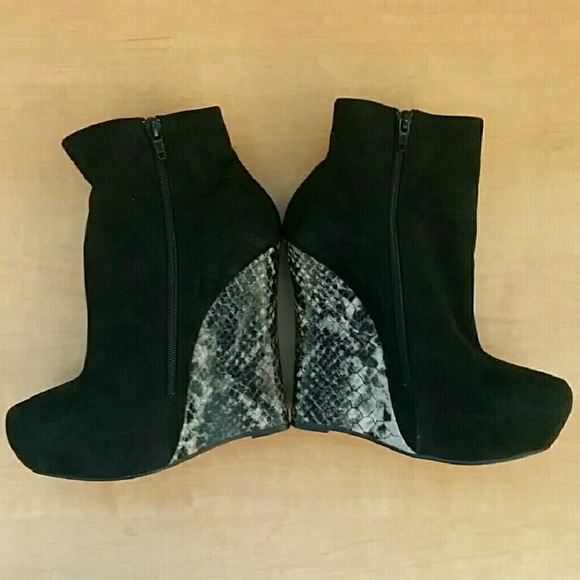 Luichiny Black wedged booties with snakeskin print - Picture 4 of 7